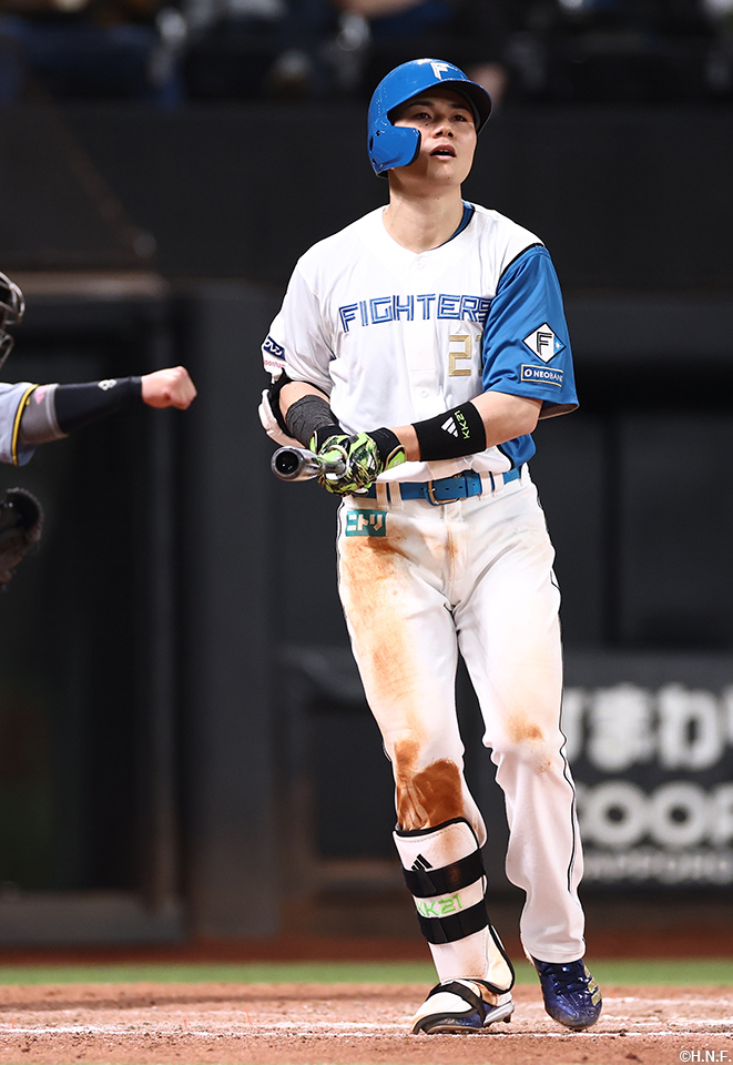 8回裏、空三振に倒れる清宮選手