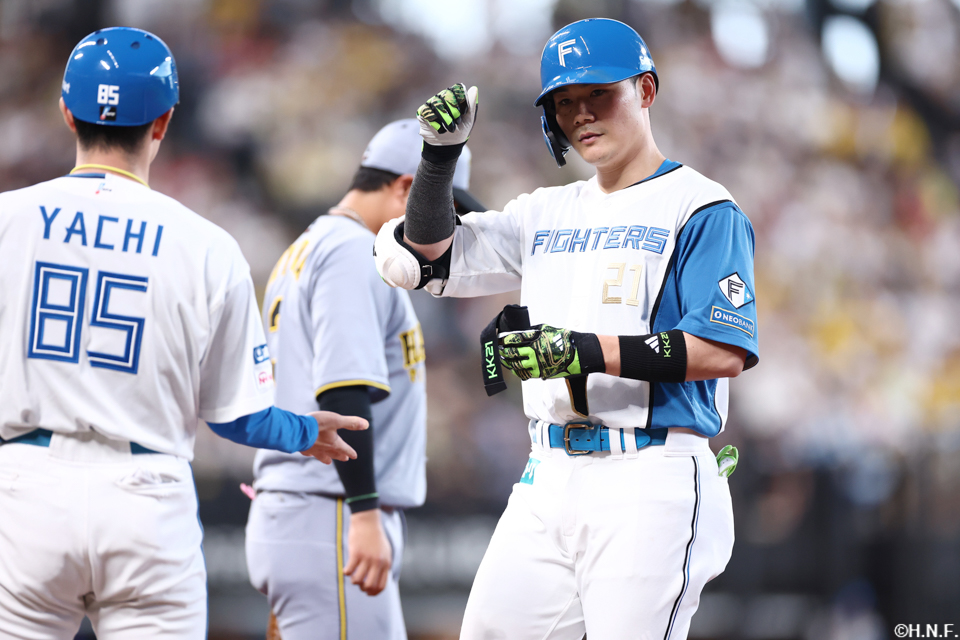 1回裏、レフトへヒットを放った清宮選手