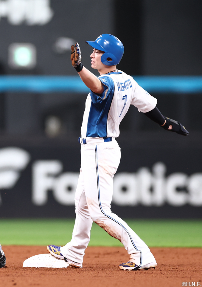 2回裏、センターへヒットを放った松本剛選手