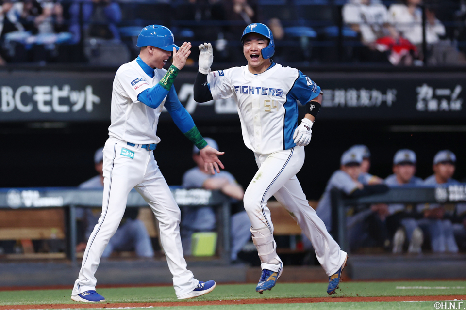 4回裏、レフトへ2ランを放つ山縣選手05