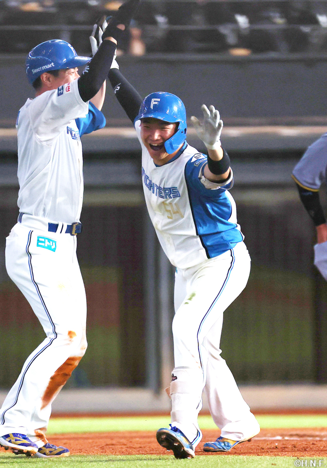 4回裏、レフトへ2ランを放つ山縣選手06