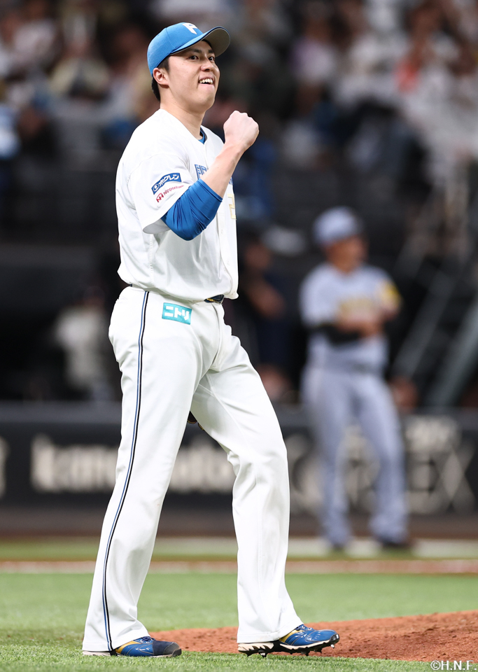 田中正義投手が抑えてゲームセット02