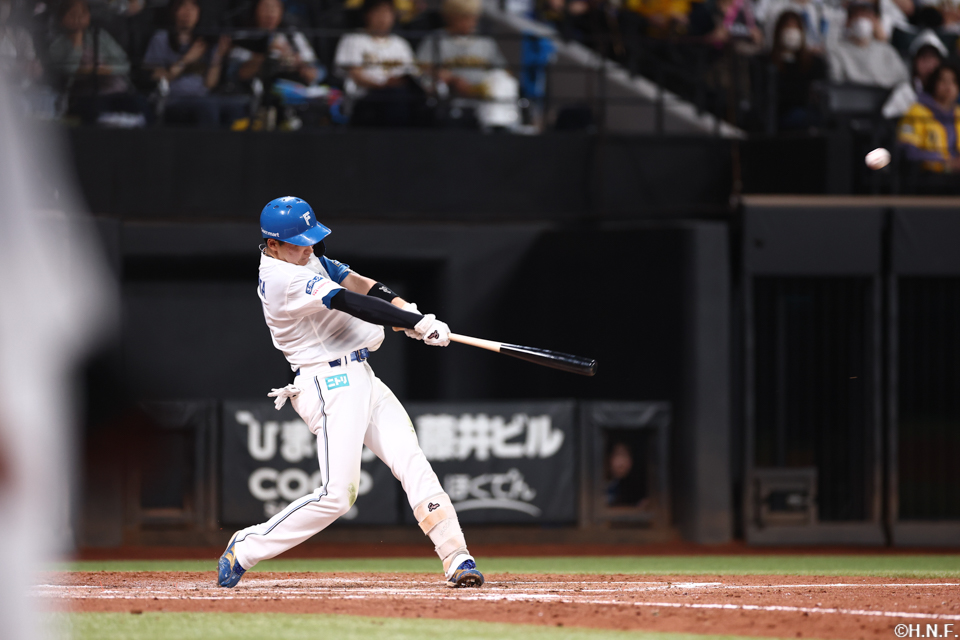4回裏、レフトへ2ランを放つ山縣選手01