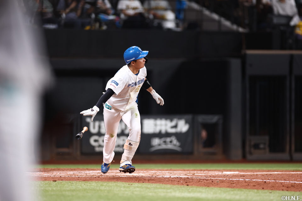 4回裏、レフトへ2ランを放つ山縣選手02