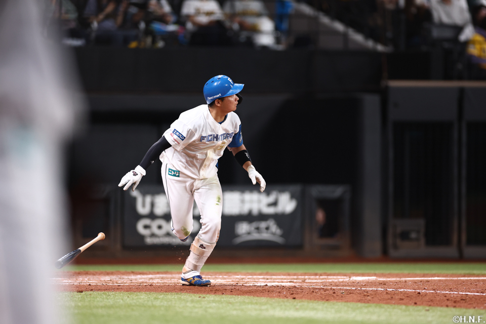 4回裏、レフトへ2ランを放つ山縣選手03