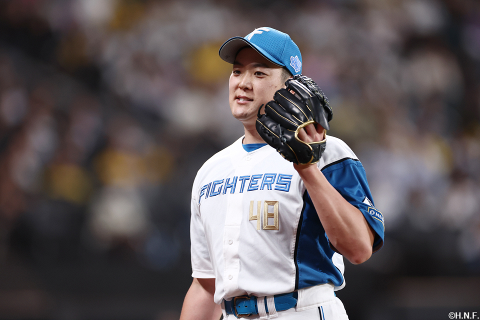 6回表を抑える齋藤投手