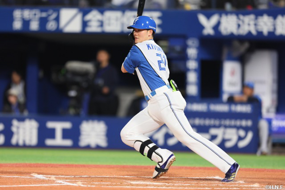 6回表、レフトへ適時打を放つ清宮選手