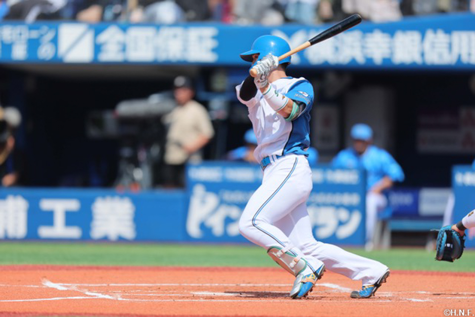 1回表、先制の適時打を放つ郡司選手