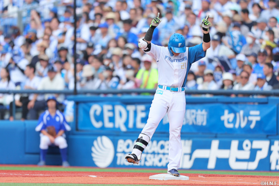 4回表、ライトへ適時打を放つ清宮選手02