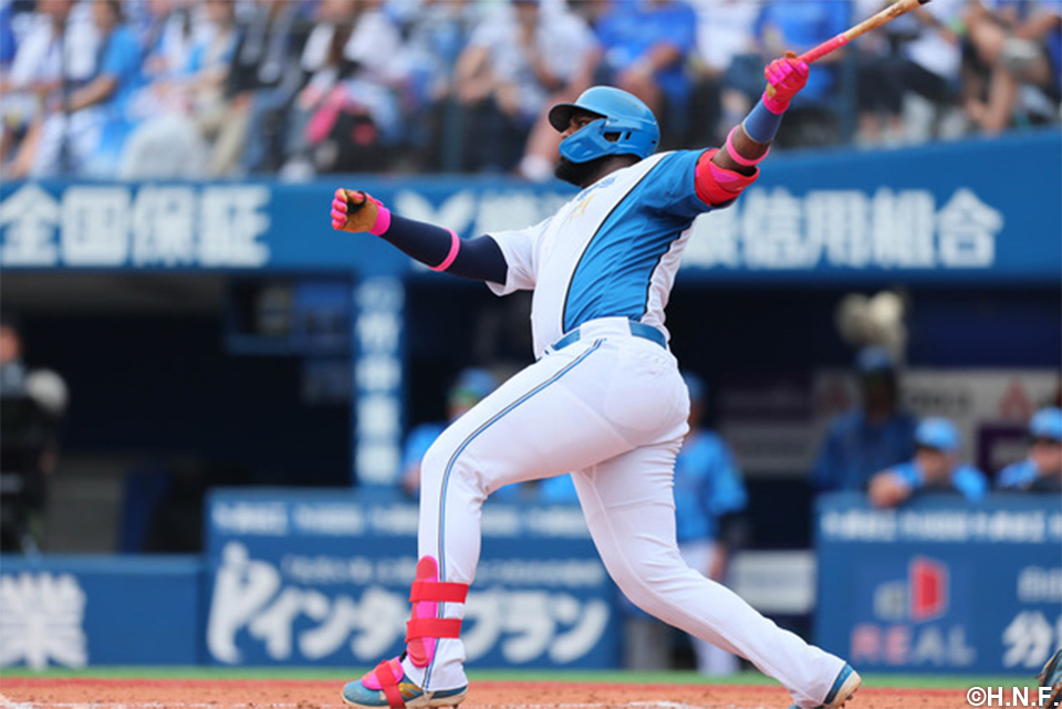 5回表、同点の本塁打を放つレイエス選手01