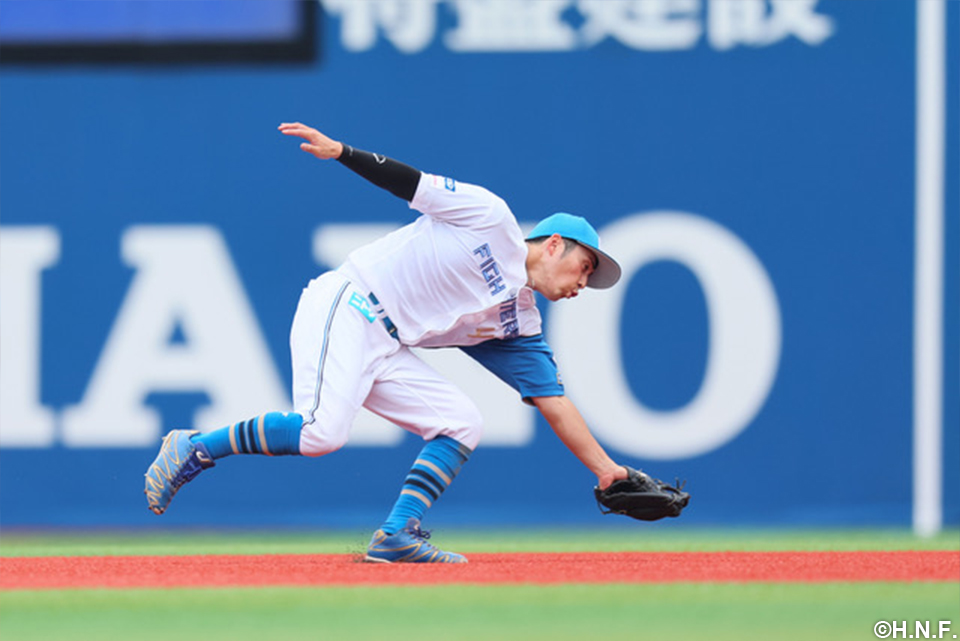 7回裏、二ゴロを捌く上川畑選手