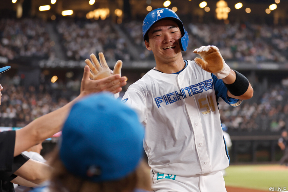 8回裏、生還した山縣選手