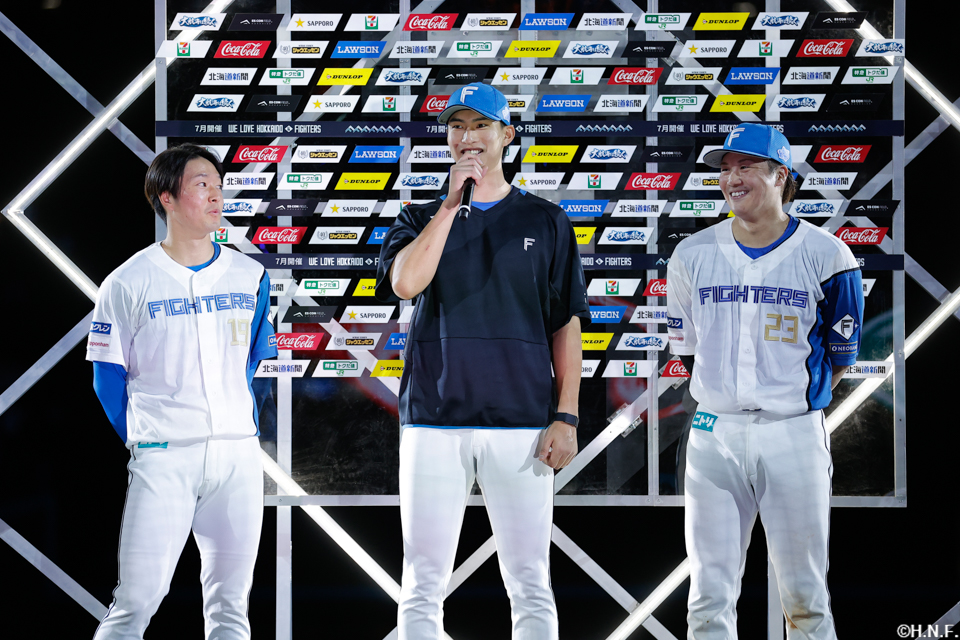 ヒーローの達投手、玉井投手、伏見選手01