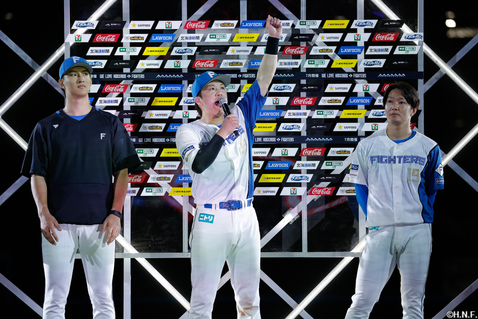 ヒーローの達投手、玉井投手、伏見選手02