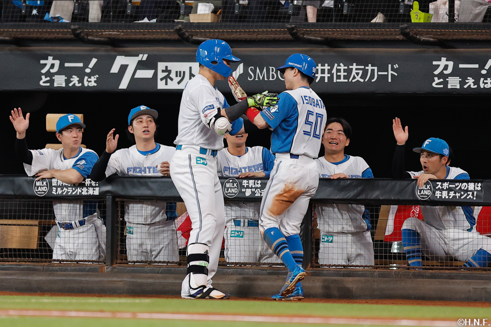 1回裏、生還した五十幡選手