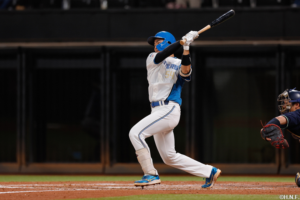 4回裏、内野安打を放つ山縣選手