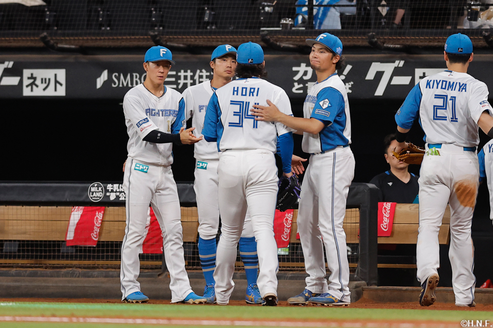 7回表を抑えた堀投手