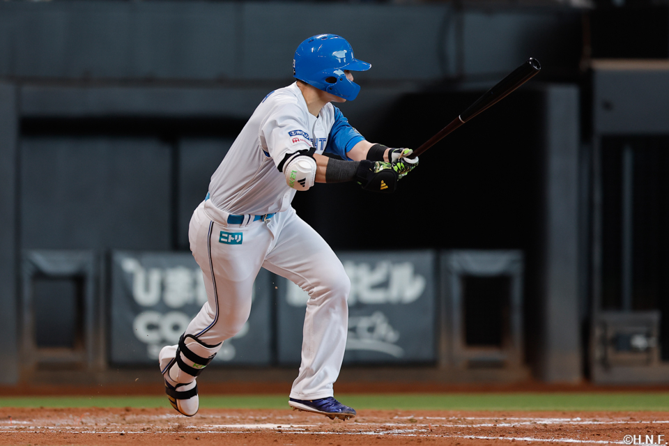 5回裏、レフトへヒットを放った清宮選手