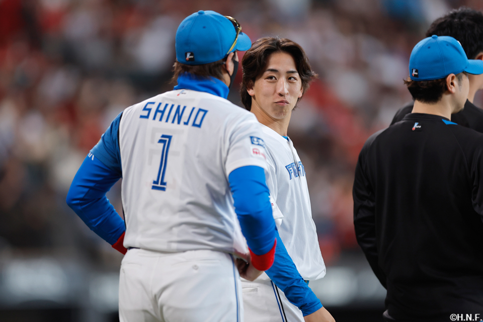 細野投手と新庄監督01