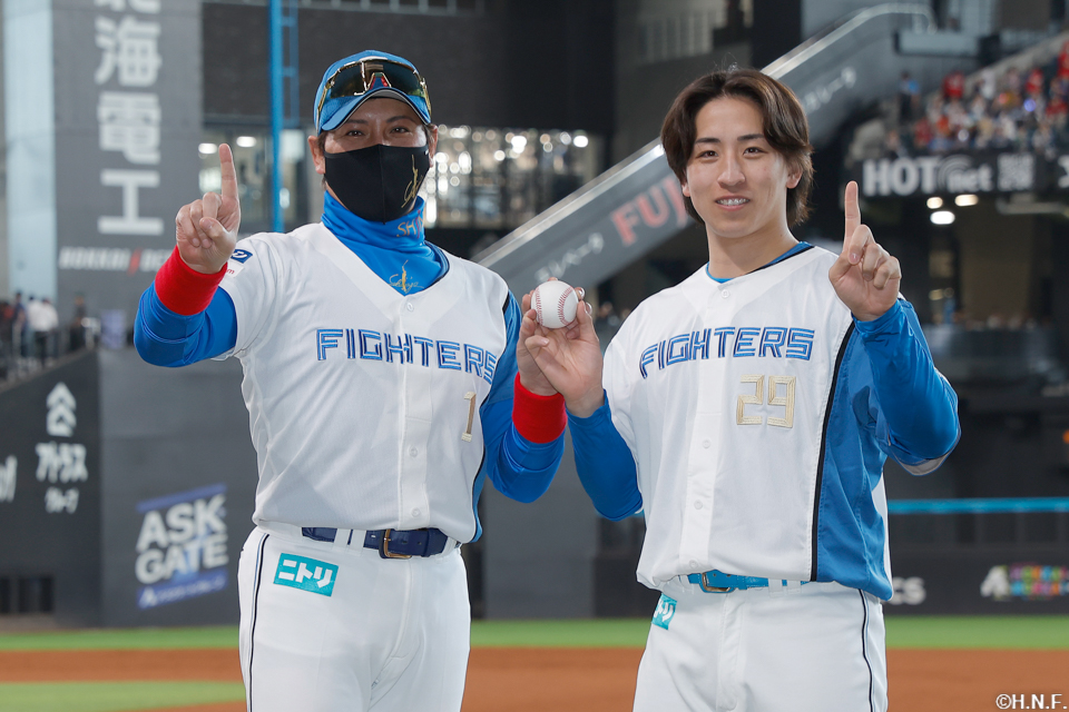 細野投手と新庄監督02