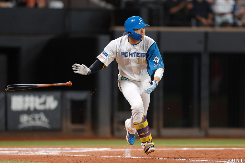 10回裏、サヨナラ本塁打を放つ田宮選手02