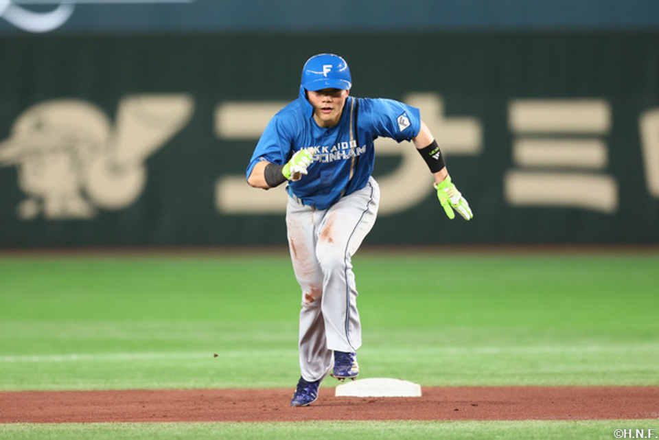 1回表、三塁を狙う清宮選手