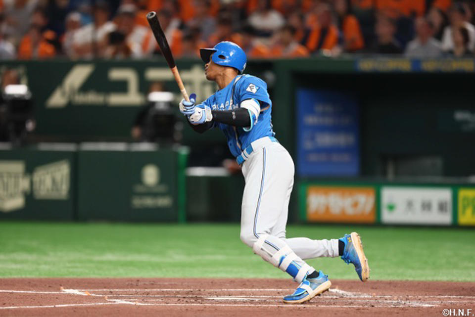 2回表、先制の2ランを放つ万波選手01