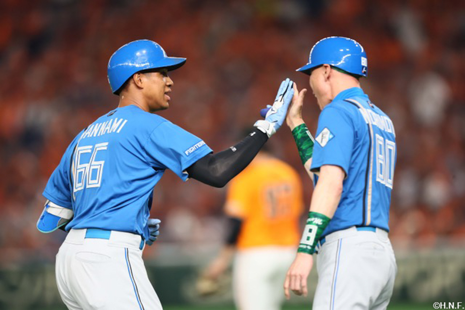 2回表、先制の2ランを放つ万波選手02