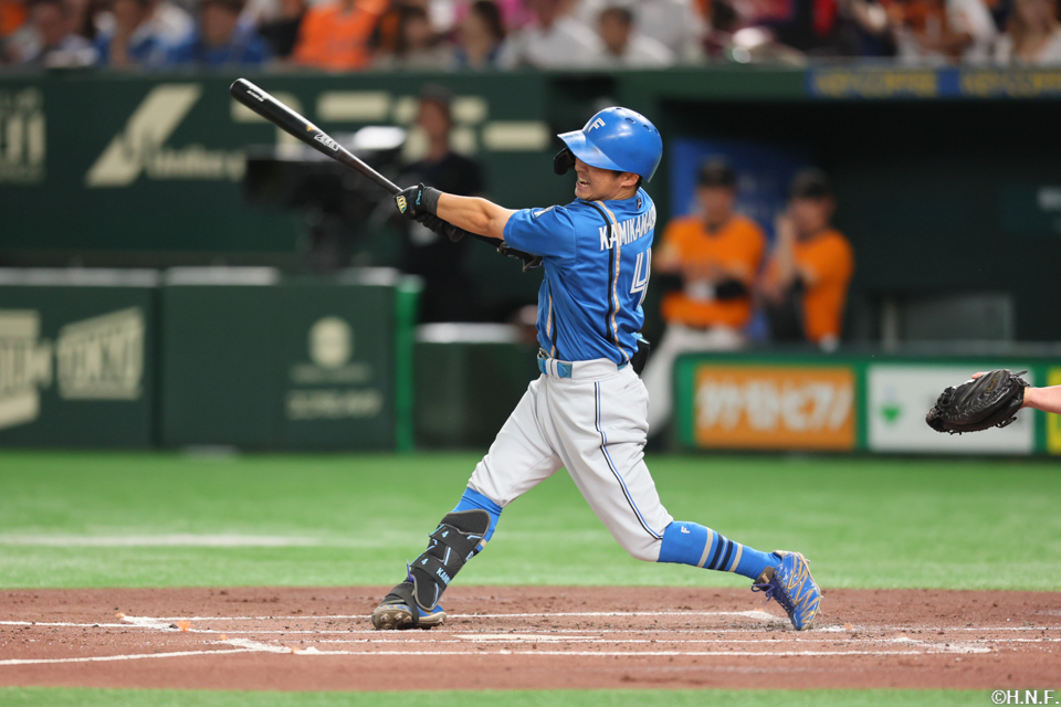 2回表、先制の適時二塁打を放つ上川畑選手