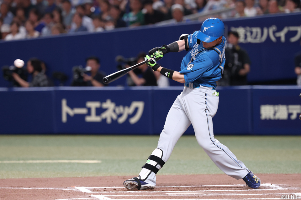 6回表、先制の犠飛を放つ清宮選手01