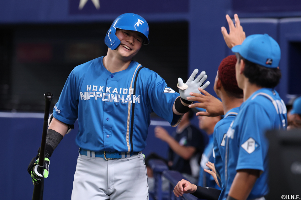 6回表、先制の犠飛を放つ清宮選手02