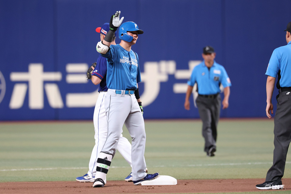 1回表、センターへ二塁打を放った清宮選手