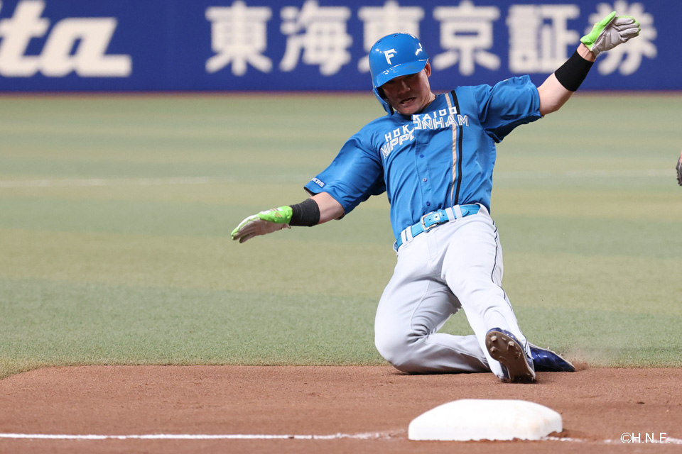 6回表、進塁する清宮選手