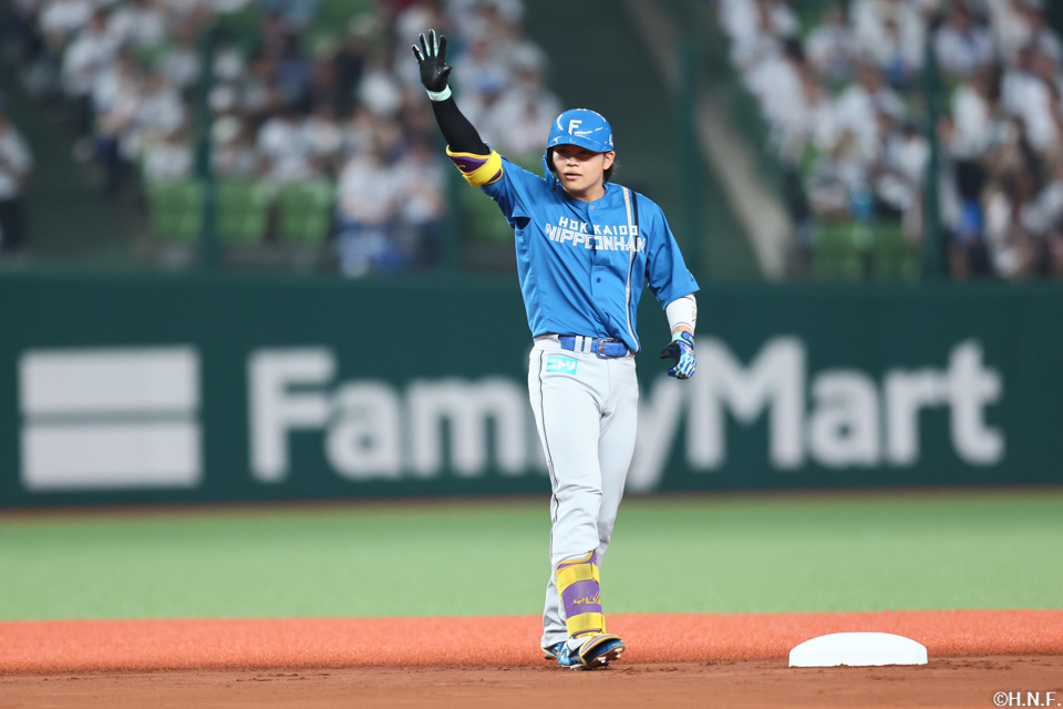 1回表、レフトへ二塁打を放った田宮選手