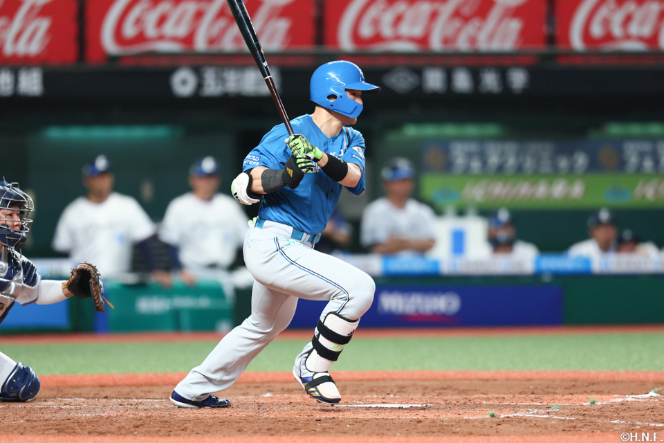 4回表、ライトへヒットを放つ清宮選手