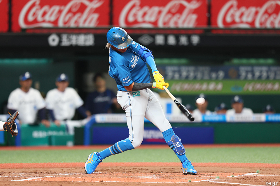 “3回表、レフトへヒットを放つ水谷選手01
