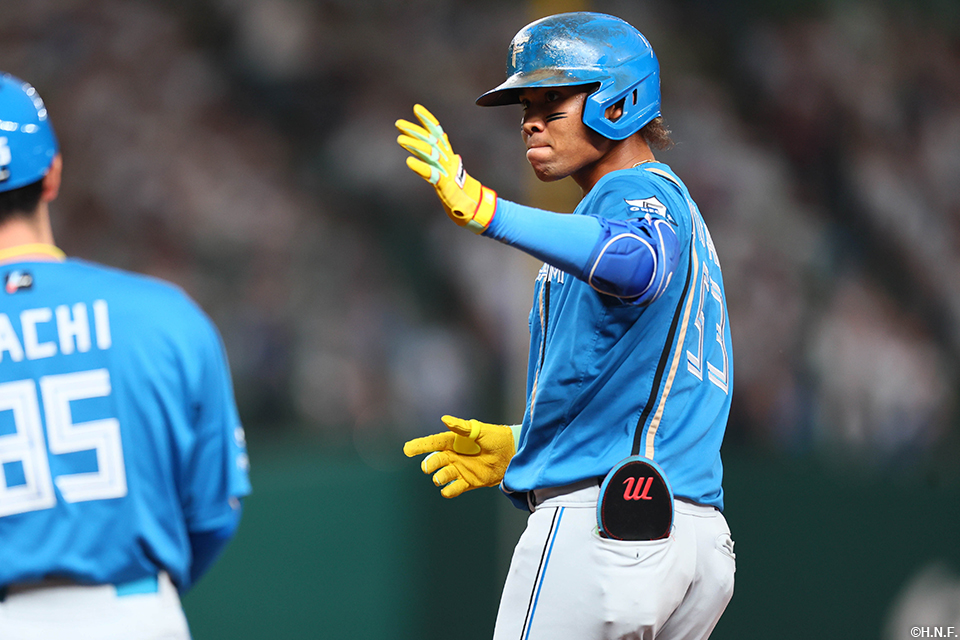 “3回表、レフトへヒットを放つ水谷選手02