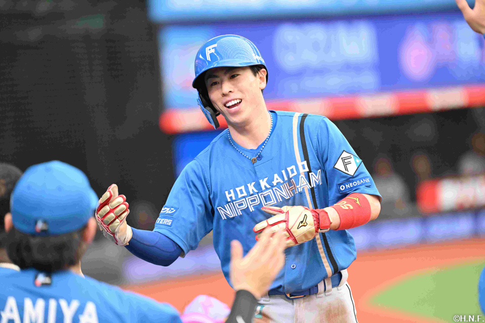 3回表、生還する五十幡選手02