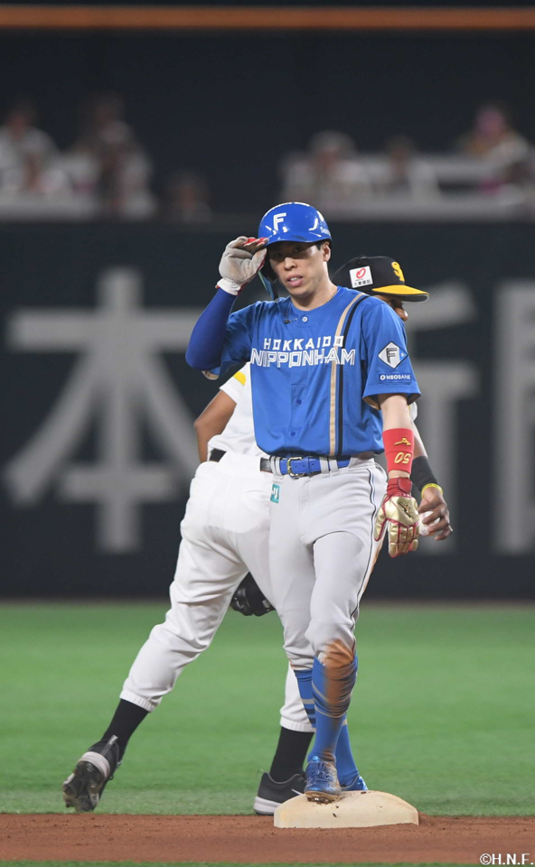 1回表、盗塁をきめた五十幡選手