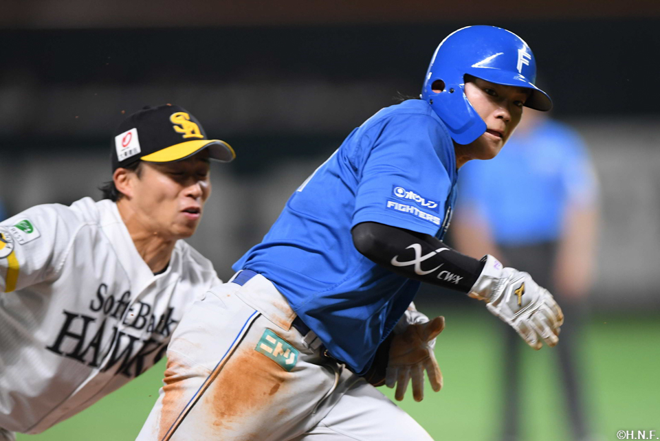 3回表、生還する田宮選手01