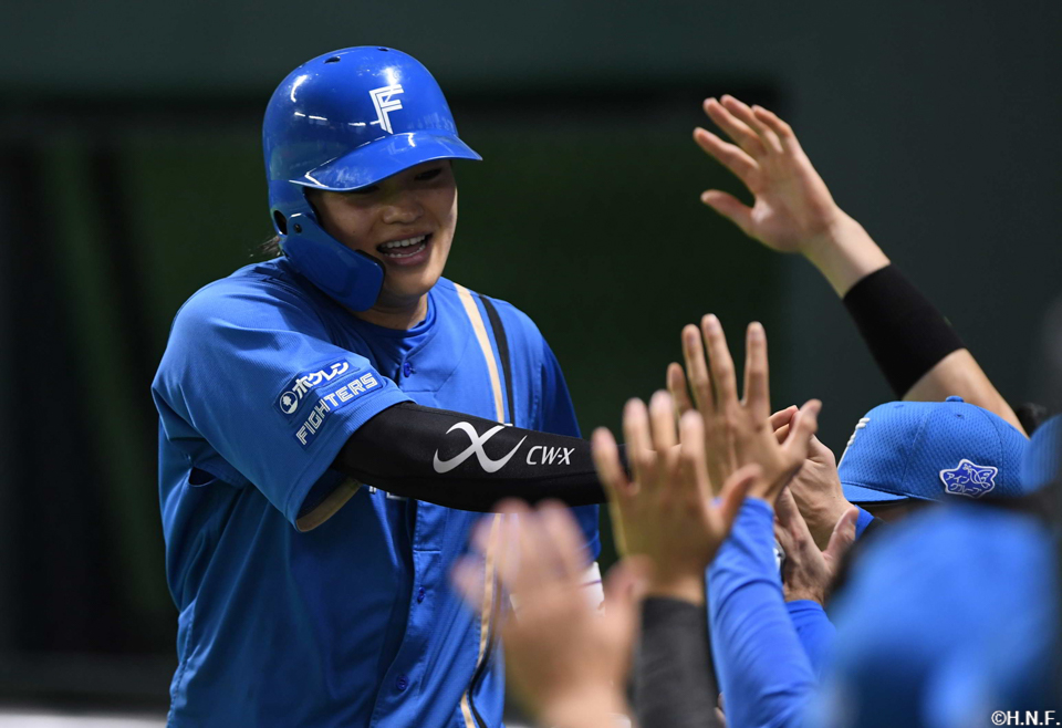 3回表、生還する田宮選手02