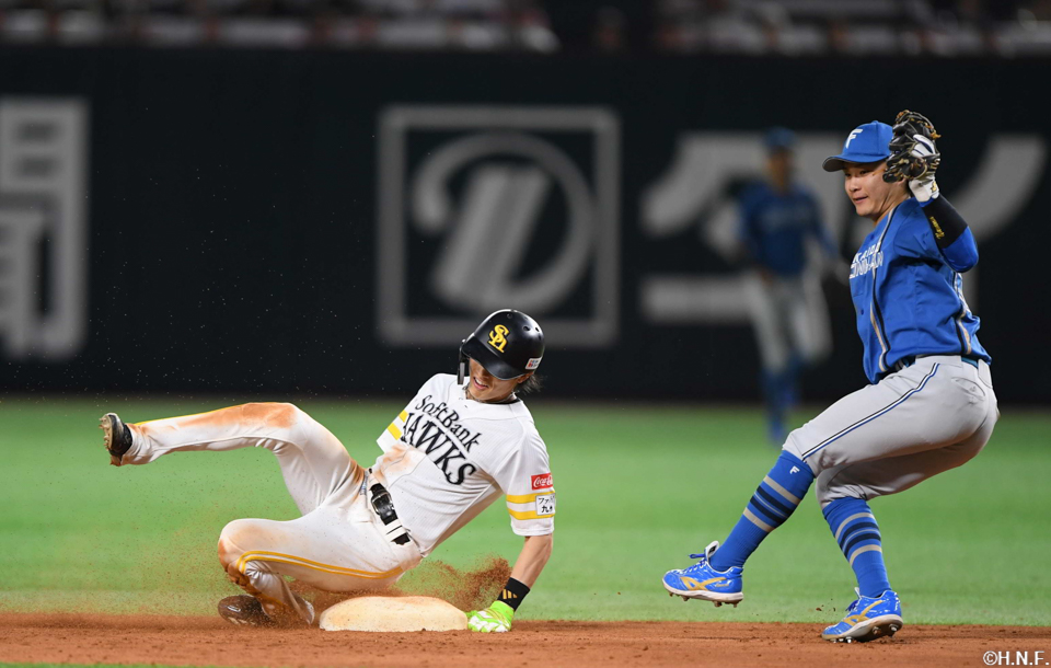 3回裏、好守をみせる奈良間選手