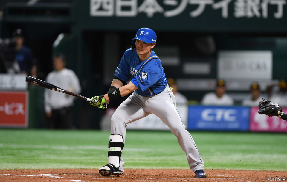 4回表、レフトへヒットを放つ清宮選手