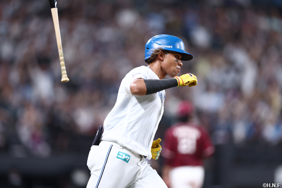 1回裏、先頭打者本塁打を放った水谷選手01