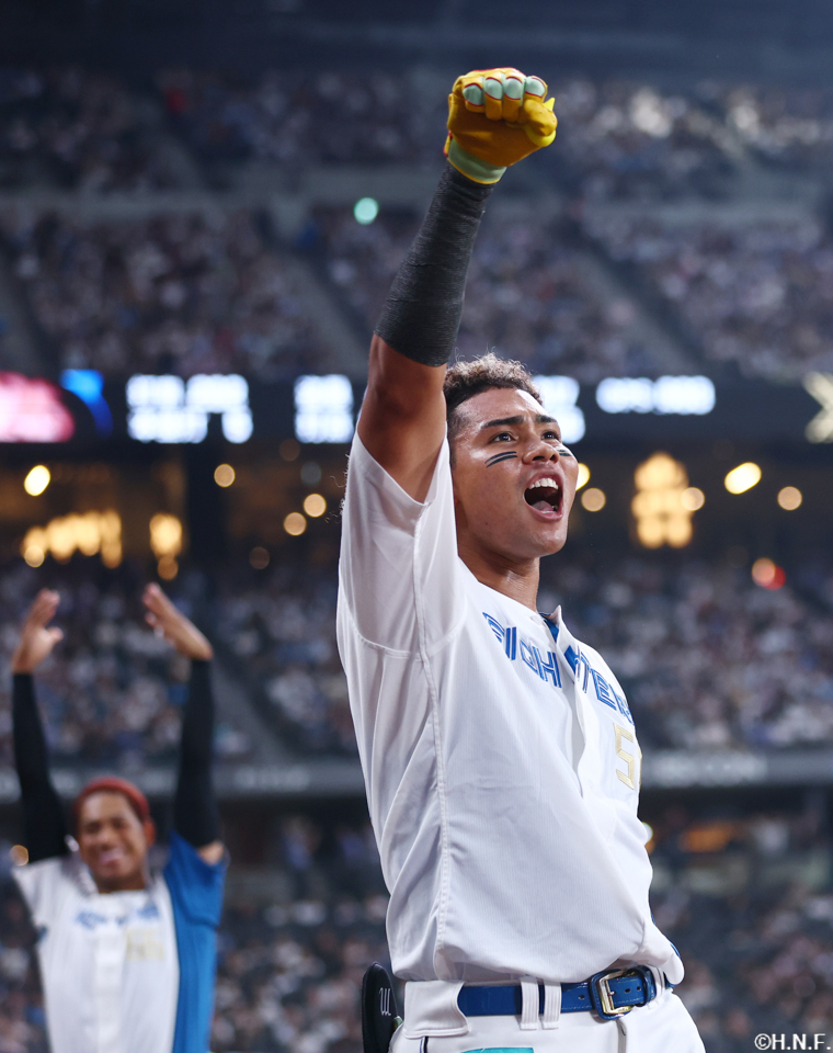 1回裏、先頭打者本塁打を放った水谷選手04