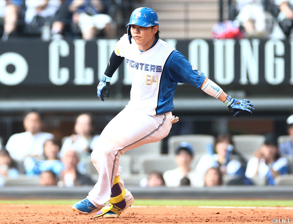 3回裏、レフトへヒットを放った田宮選手