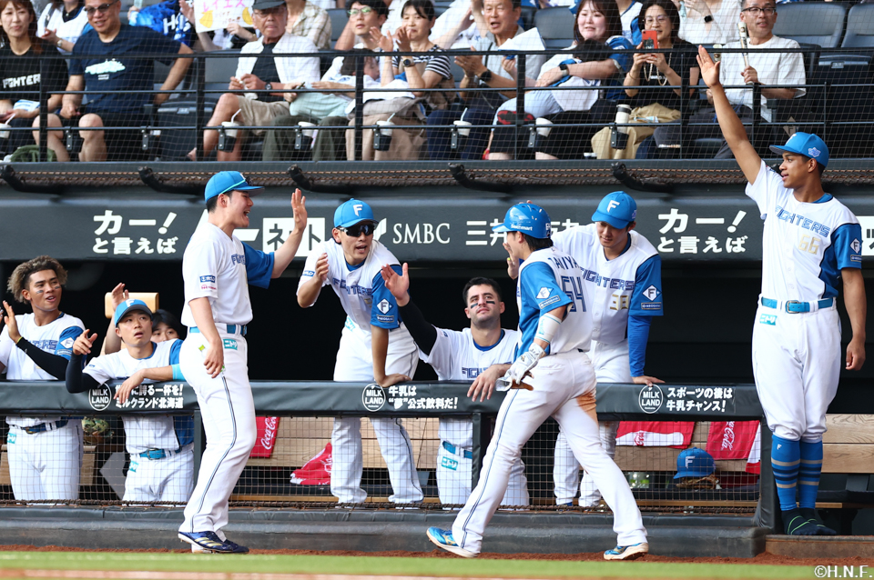 3回裏、生還した田宮選手