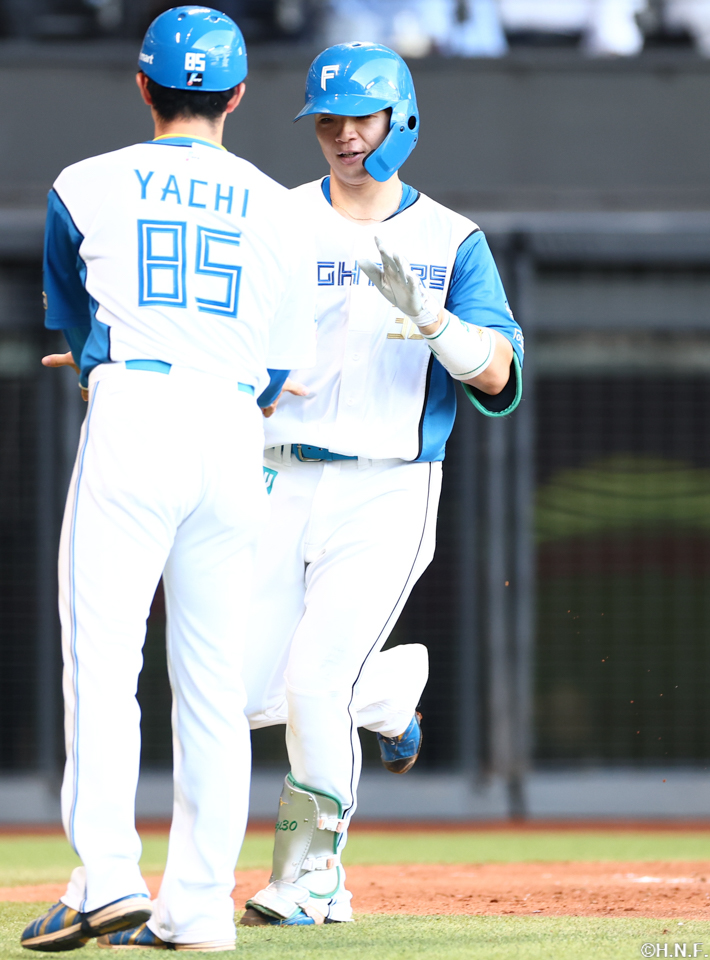 4回裏、レフトへ本塁打を放った郡司選手