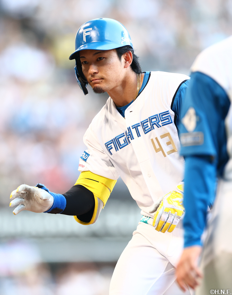 6回裏、ライトへヒットを放った水野選手