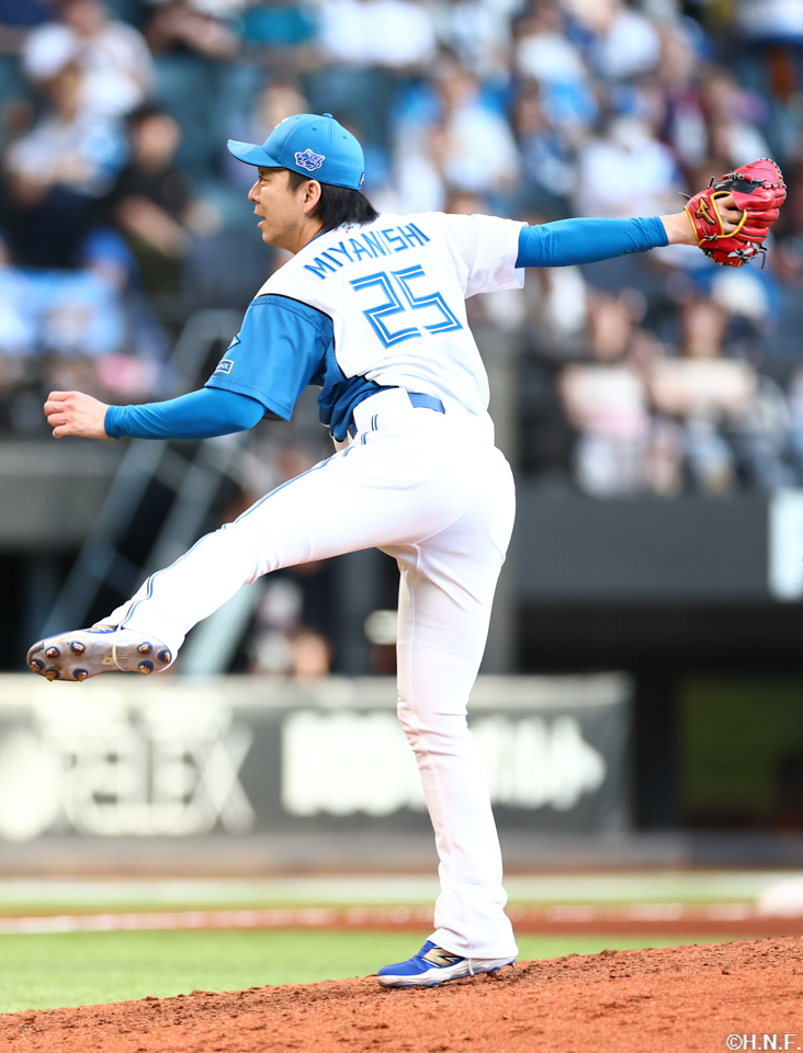 8回、三番手の宮西投手